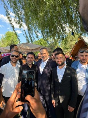Hakan Fidan ve Ömer Çelik Bolu’da göl kenarında vatandaşlarla buluştu