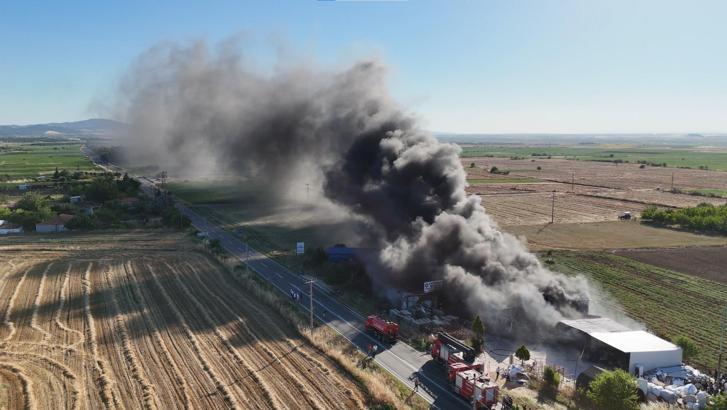 Edirne’de inşaat ve mantolama malzemesi deposunda yangın