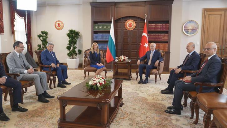 TBMM Başkanı Kurtulmuş, Bulgaristan Ulusal Meclisi Başkanı Dotsova ile görüştü