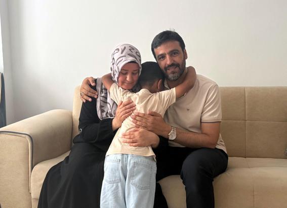 'Kahraman' çift Mehmet Emin ile hayata sarıldı