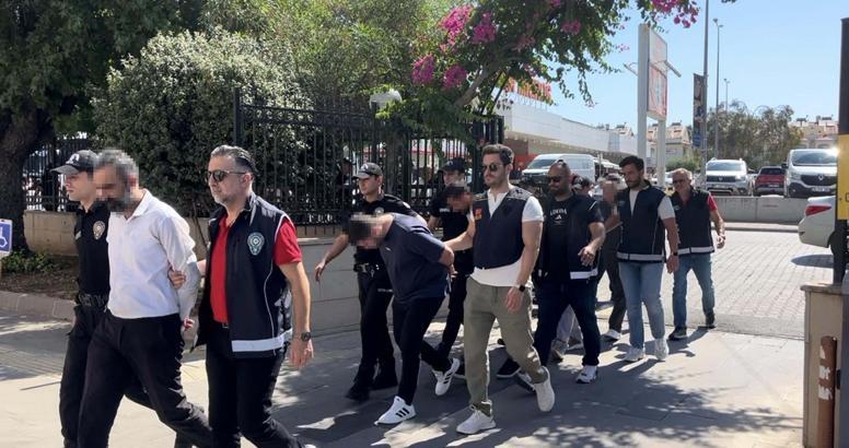 Muğla merkezli 4 ilde gözaltına alınan 18 göçmen kaçakçılığı şüphelisi adliyede