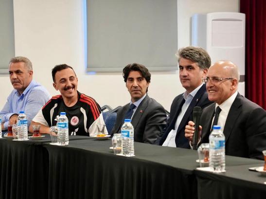 Bakan Şimşek, Batman Petrolspor kampını ziyaret etti