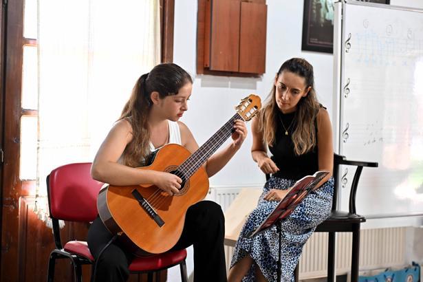 Muratpaşa'da yaz sanat kurlarıyla renkleniyor