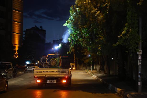 Büyükşehir'den gece vektör mesaisi