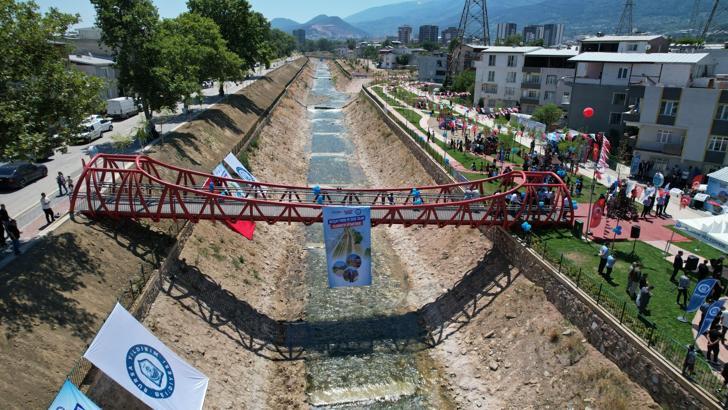 Yıldırım’da ıslah çalışması tamamlanan Deliçay Deresi, modern bir yaşam alanına dönüştü