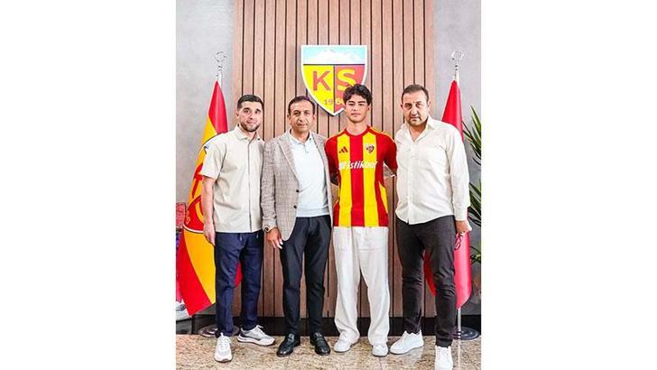 Kayserispor’da Kayra Cihan ile 3 yıllık yeni sözleşme uzattı