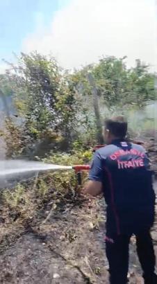 Anız yangınında dumandan etkilenen kişi kurtarıldı