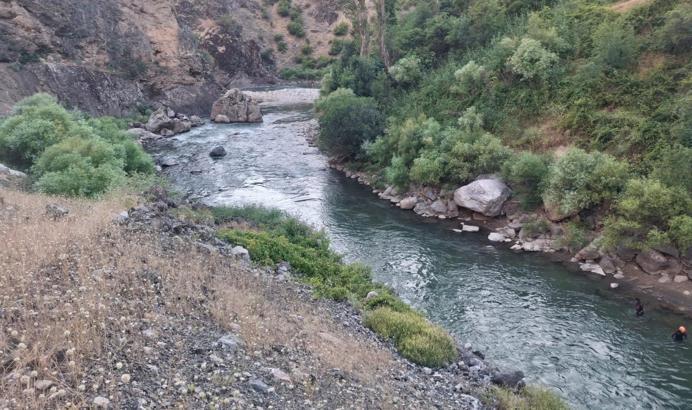 Bitlis'te dereye giren 3 kardeşten 1’i boğuldu, 1’i kayboldu