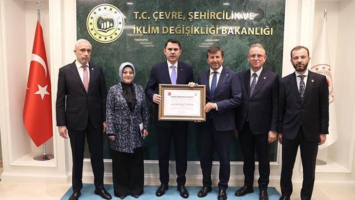 Bakan Kurum’a Kütahya’dan hemşehrilik beratı