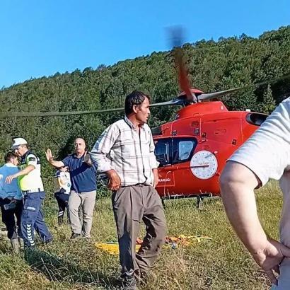 Traktör devrildi, yaralı muhtar ambulans helikopterle hastaneye kaldırıldı