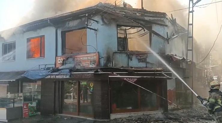 Bursa'da tarihi çarşıda yangın