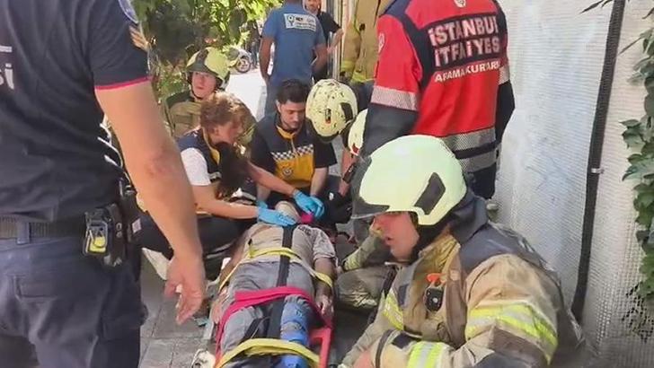 Kadıköy'de yıkımı yapılan binada kısmi çökme; 2 işçi kurtarıldı