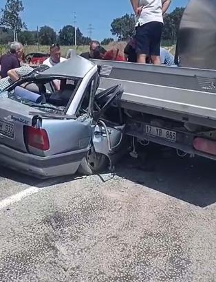 Otomobilin kamyonete çarptığı kazada yaralanan 6 yaşındaki Eyüp kurtarılamadı