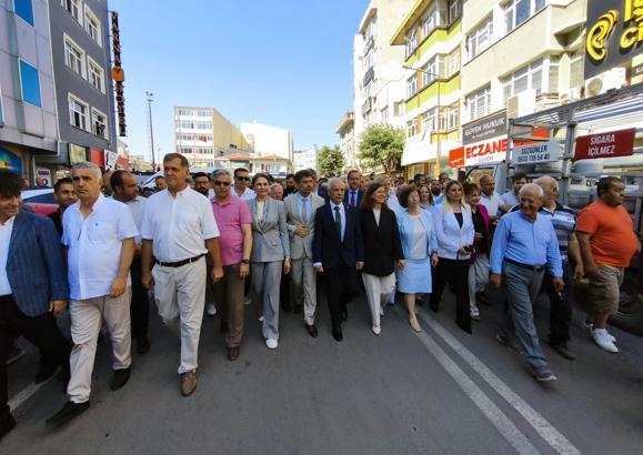 AK Parti’ye katılan Keşan Belediye Başkanı Mehmet Özcan, törenle belediyeye gitti