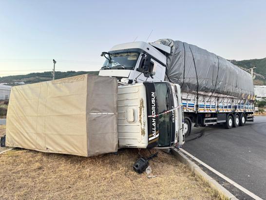 TIR ile kamyonet çarpıştı: 1 yaralı