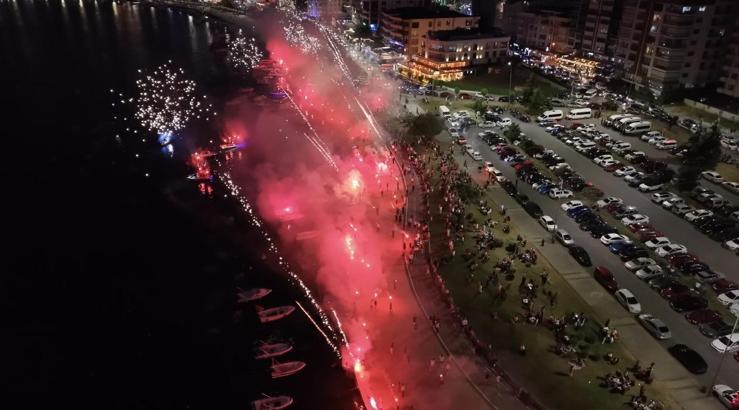 Samsunspor’un 61’inci yılı sahilde meşalelerle kutlandı