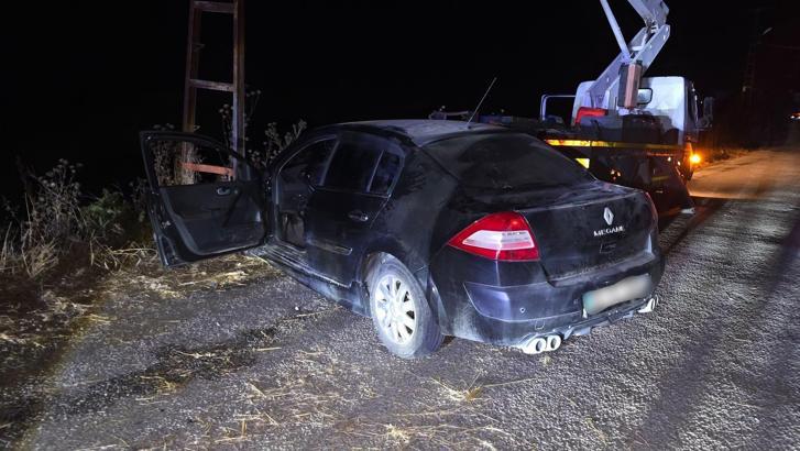 Elektrik direğine çarpan otomobilin alkollü sürücüsü ağır yaralandı