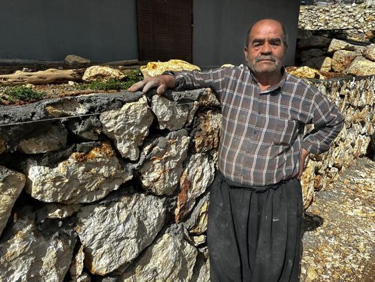 Unutulmaya yüz tutan taş duvar ustalığını 50 yıldır sürdürüyor