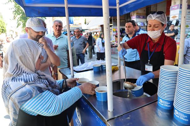 Büyükşehir’in aşure ikramları sürüyor