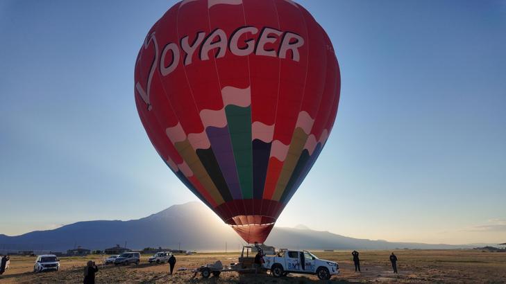 Ağrı Dağı eteklerinde sıcak hava balonuyla uçuş yapıldı
