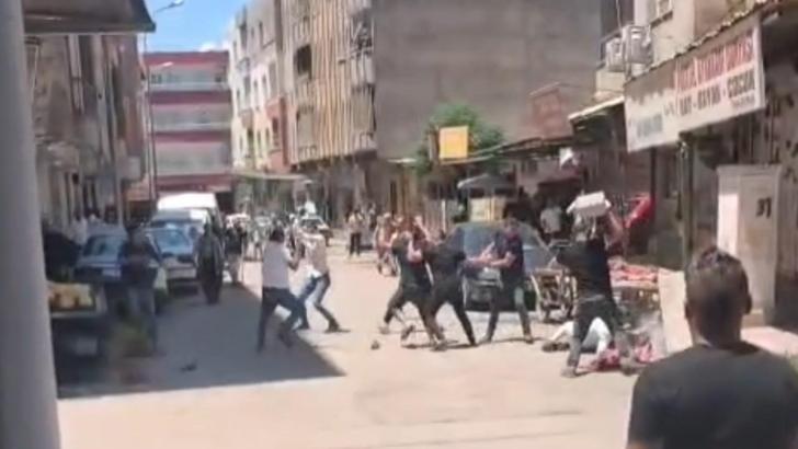 Şanlıurfa'da taşlı-sopalı kavga kamerada