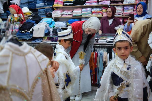 Vakıflar Genel Müdürlüğü'nün geleneksel sünnet şölenleri başladı
