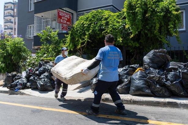 Mersin’de çöp evden 5 kamyon atık çıkarıldı