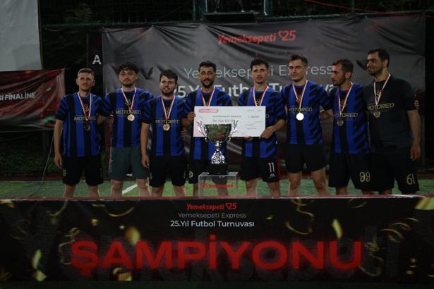 Yemeksepeti Express 25’inci Yıl Futbol Turnuvası’nın şampiyonu ‘Saatte 3’ takımı oldu