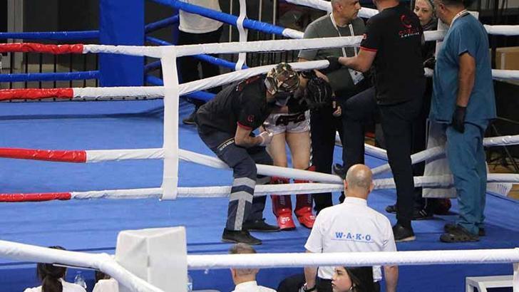 Kick Boks Milli Takım seçmelerinde kadın sporcu ringde fenalaştı