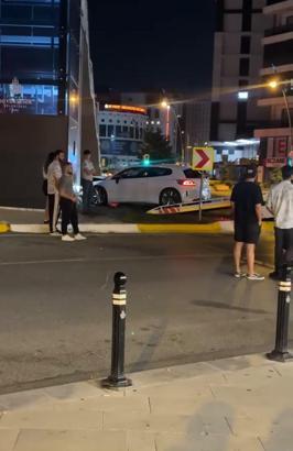 Beylikdüzü'nde uğradığı silahlı saldırının ardından hastaneye giderken kaza yaptı, hayatını kaybetti