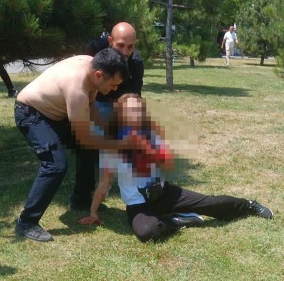 Çatalca'da boşanma aşamasındaki eşini boğazından bıçakladı