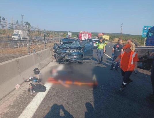 Silivri'de TEM Otoyolu'nda üç aracın karıştığı zincirleme kaza: 5 yaralı
