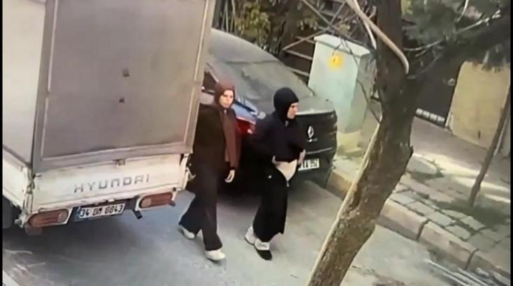 İstanbul'da güpegündüz ev soyan 3 kadın yakalandı; 238 suç kaydı çıktı