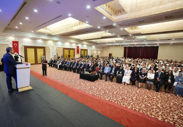 Bakan Tekini yurt dışında görevlendirilecek öğretmenlerle bir araya geldi