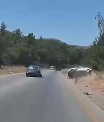 İki otomobilin çarpışması kamerada; 2 yaralı