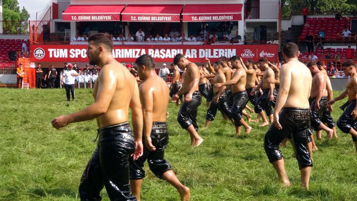 Kırkpınar’da ikinci gün güreşleri başladı