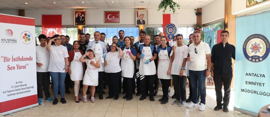 Polisler özel gereksinimli bireylerle buluştu