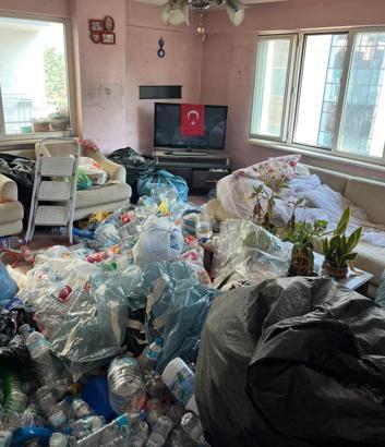 Osmangazi’de ‘çöp ev’den 2,5 ton geri dönüşüm atığı çıkarıldı