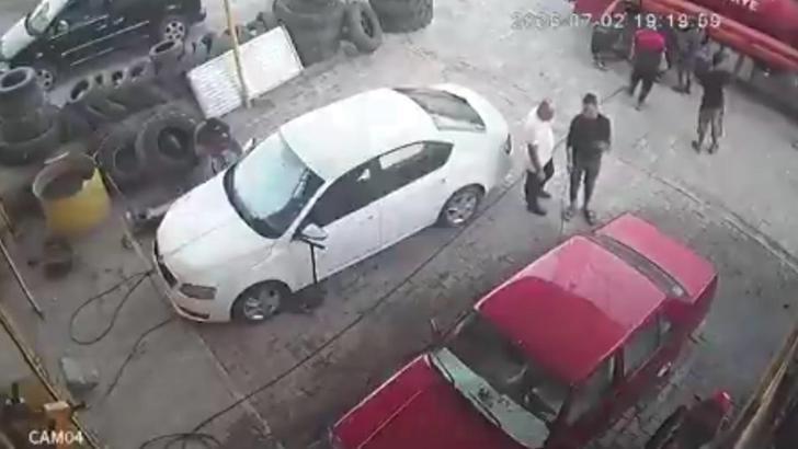 Hava basılırken itfaiye aracının lastiği patladı; 1 yaralı