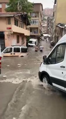 Kağıthane’de sağanak; ev ve iş yerlerini su bastı, araçlar sular altında kaldı / Yeni ek görüntüler