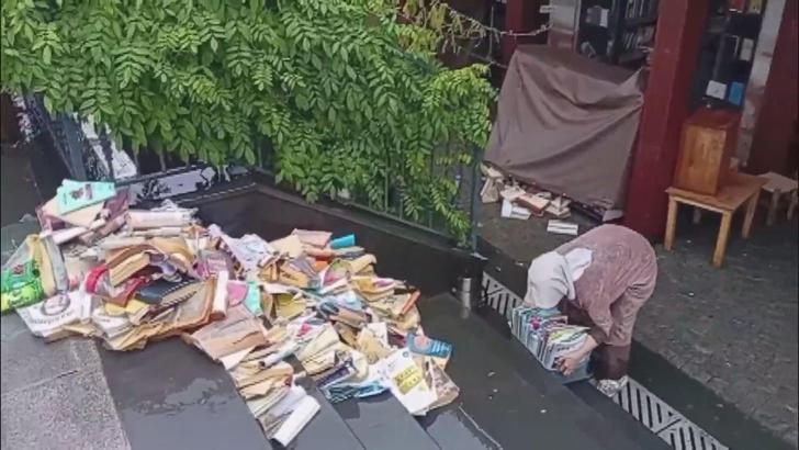 Üsküdar Sahaflar Çarşısı su altında kaldı