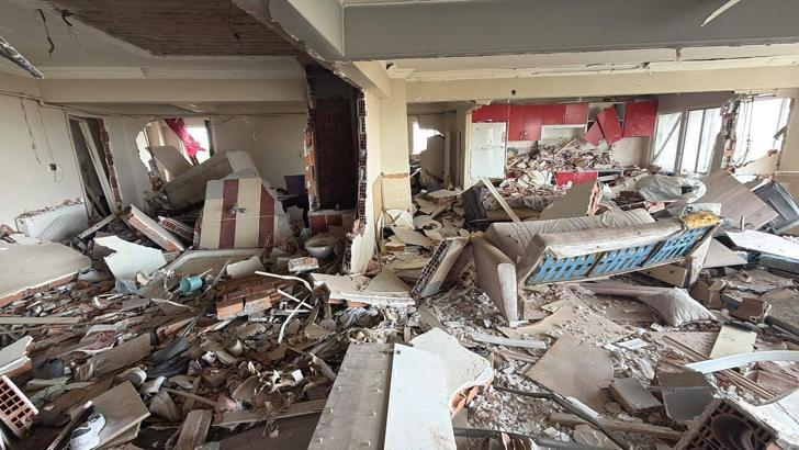 Apartman dairesinde, 2 kişinin öldüğü patlamanın neden olduğu hasarın boyutu sabah ortaya çıktı (2)