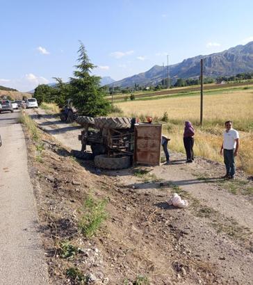 Traktör şarampole devrildi, sürücü yaralandı