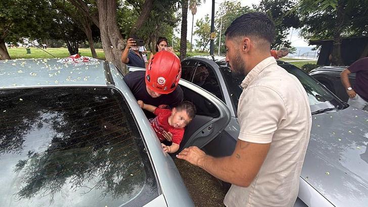 Otomobilde kilitli kalan 1 yaşındaki Firuz'u itfaiye kurtardı