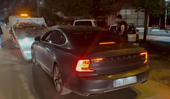 Çakarlı otomobilin ehliyetsiz sürücüsüne 573 bin TL ceza