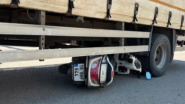 Çarpıştığı kamyonetin altında kalan motosikletli kazadan 7 gün sonra öldü