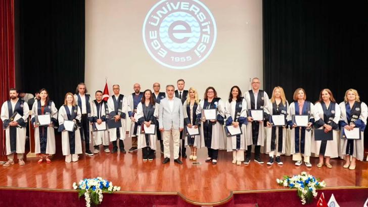 EÜ'de yeni akademik ünvanlarını alan akademisyenler ödüllendirildi