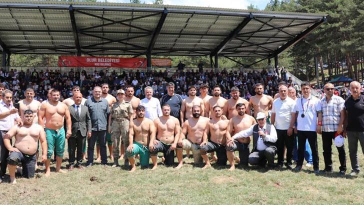 Erzurum'da Akdağ Karakucak Güreşleri'nin başpehlivanı Kenan Gör oldu
