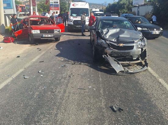 Muğla'da otomobiller çarpıştı; 1 ölü, 1 yaralı