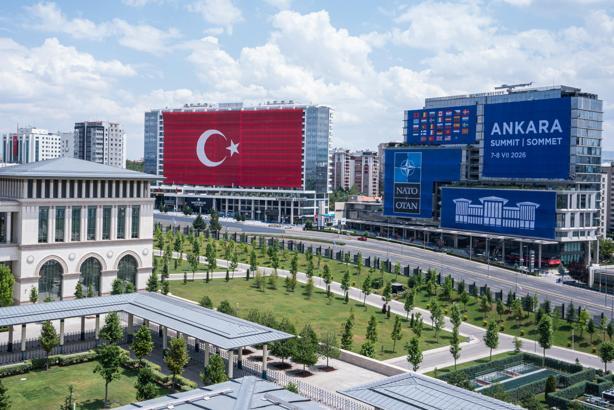 AK Parti'li İnan: Türkiye'nin NATO'ya ev sahipliği yapması istikrarlı yönetimin sonucudur